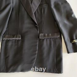 Veste de smoking Oxxford Clothes, faite à la main, taille 46L, avec col en pointe, pour dîner en smoking, à 2500$.